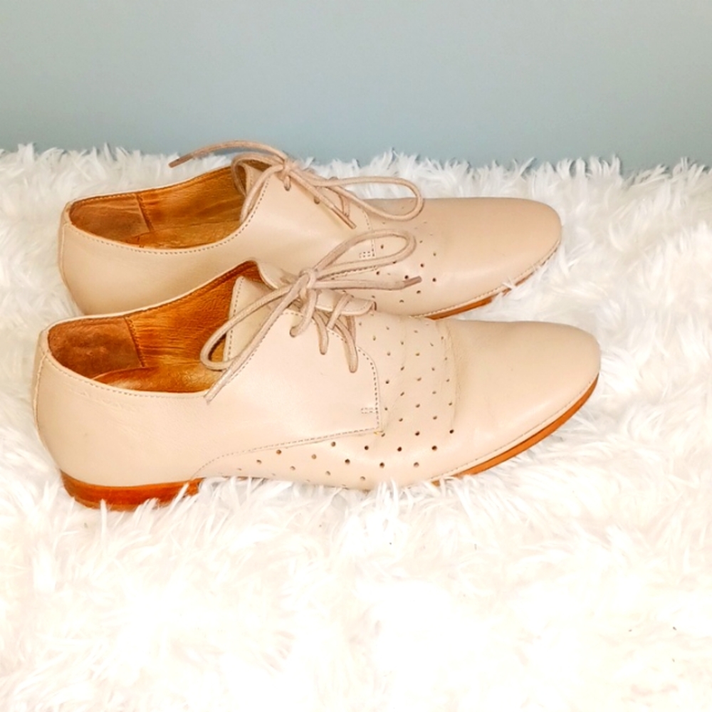 Light pink soft leather oxfords